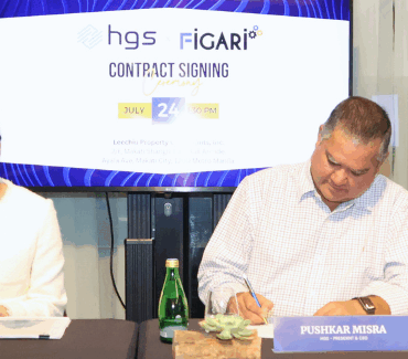 Figari and HGS executives officially signing the business contract
